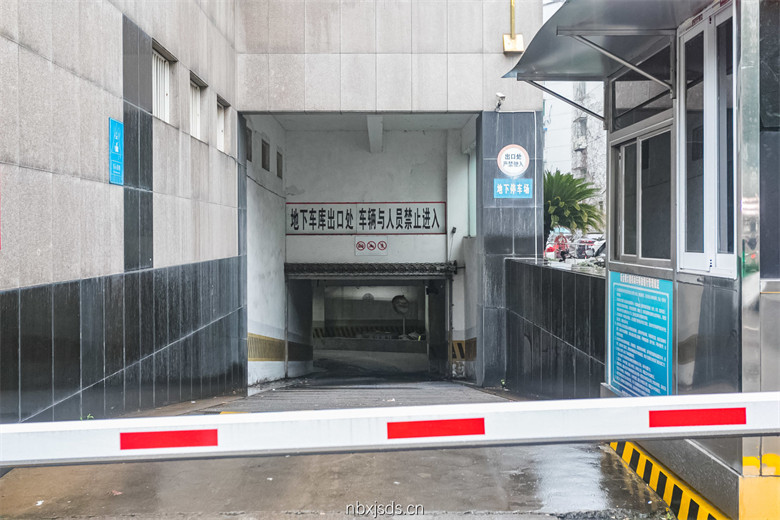 停车场入口